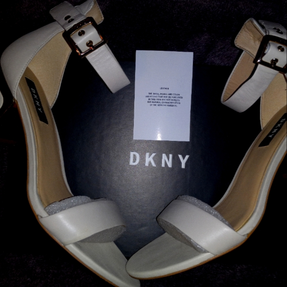DKNY Henley Henley ankle strap